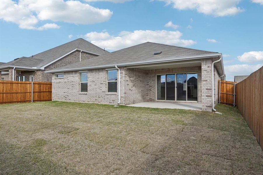 Exterior details and patio area of a home in Stonehaven, Seagoville (Image 3).