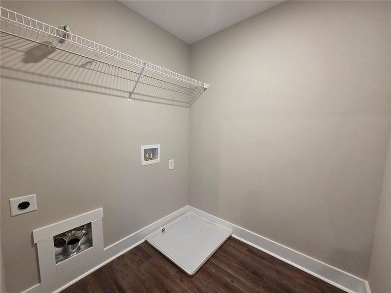Spacious, unfurnished interior of a new home in , Dallas (Image 13).