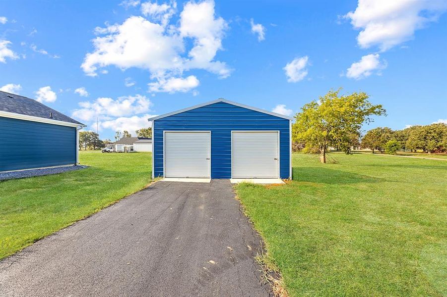 Front exterior of a new home in , Wills Point, TX, highlighting curb appeal (Image 22). Front exterior of a new home in , Wills Point, TX, highlighting curb appeal (Image 22).