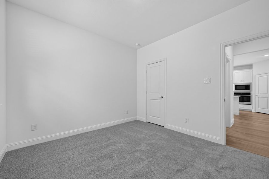 Spacious, unfurnished interior of a new home in Madero 50s, Fort Worth (Image 19). Spacious, unfurnished interior of a new home in Madero 50s, Fort Worth (Image 19).