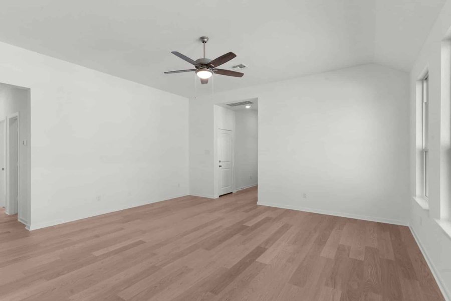 Spacious, unfurnished interior of a new home in Briarwood, Elgin (Image 15).