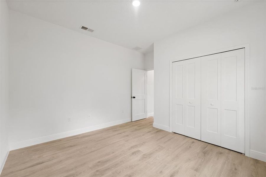 Spacious, unfurnished interior of a new home in , Ocala (Image 26).