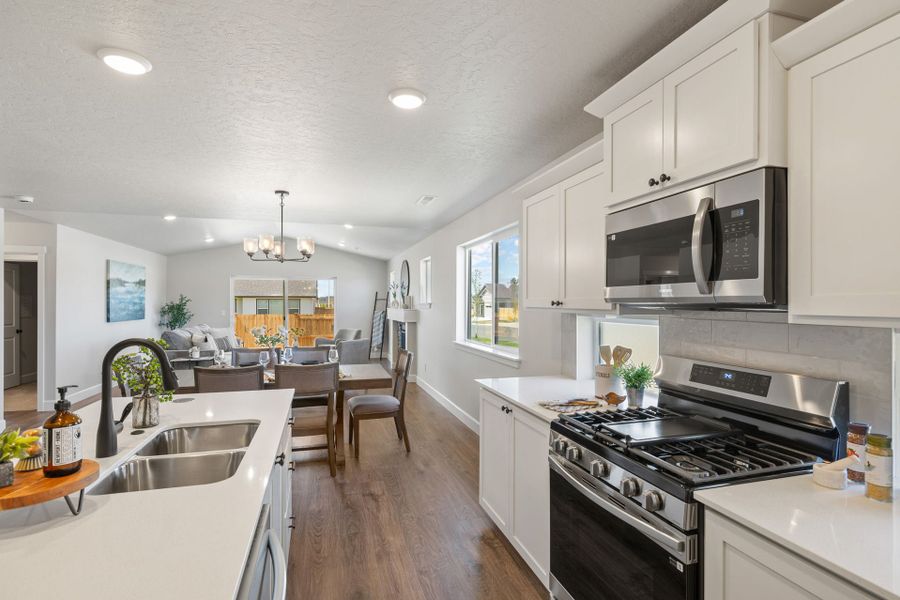 Representative furnished interior of a home built from the Aspen - IronHorse by MonteVista Homes in IronHorse, Prineville (Image 11).