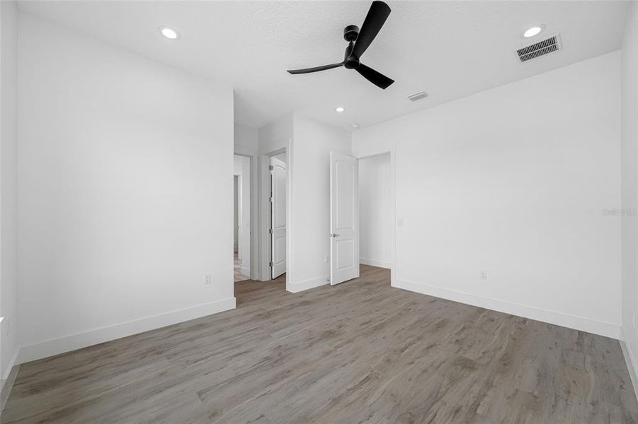 Spacious, unfurnished interior of a new home in , Madeira Beach (Image 21).