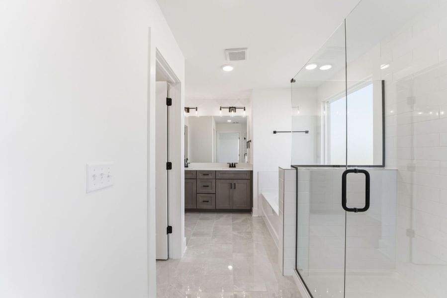 Owner's Bathroom Owner's Bathroom