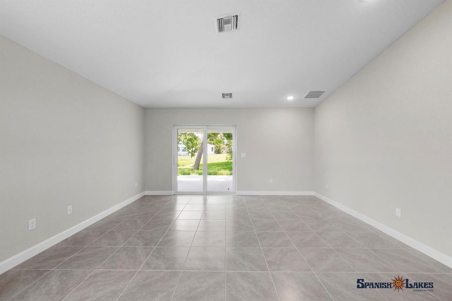 Spacious, unfurnished interior of a new home in , Fort Pierce (Image 16).