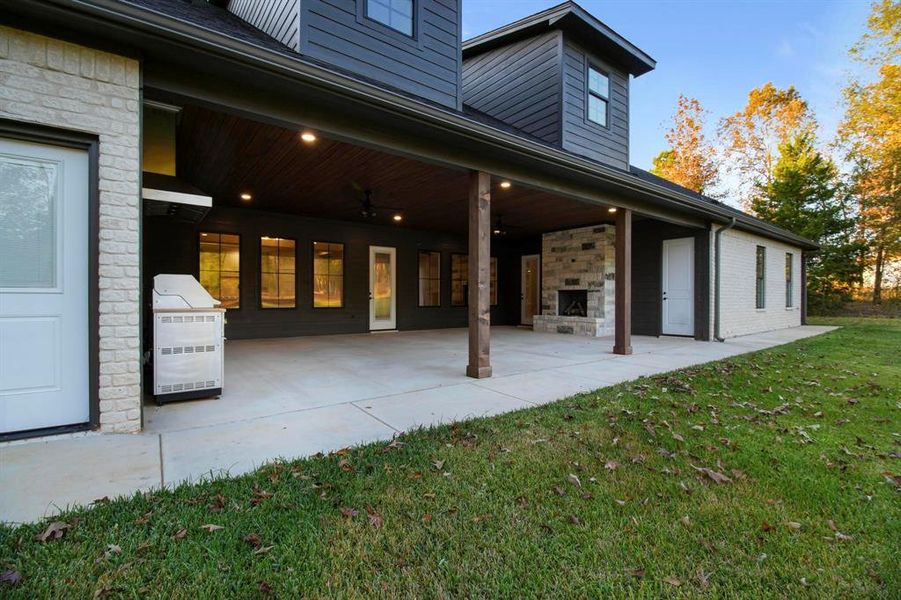 Exterior details and patio area of a home in , Bullard (Image 24).