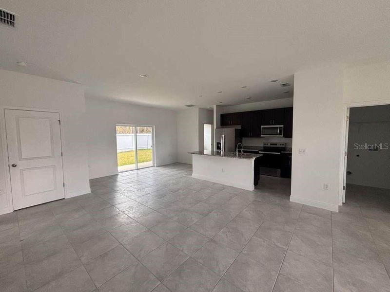 Spacious, unfurnished interior of a new home in , Citrus Springs (Image 20).