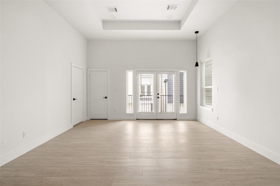 Spacious, unfurnished interior of a new home in , Houston (Image 21).