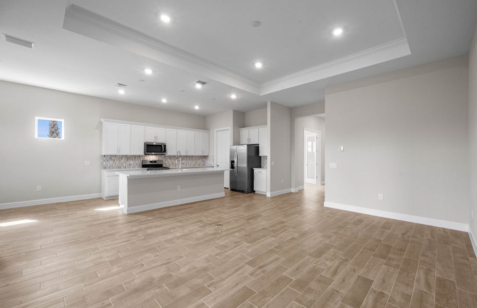 Spacious, unfurnished interior of a new home in Del Webb Oak Creek, North Fort Myers (Image 28).