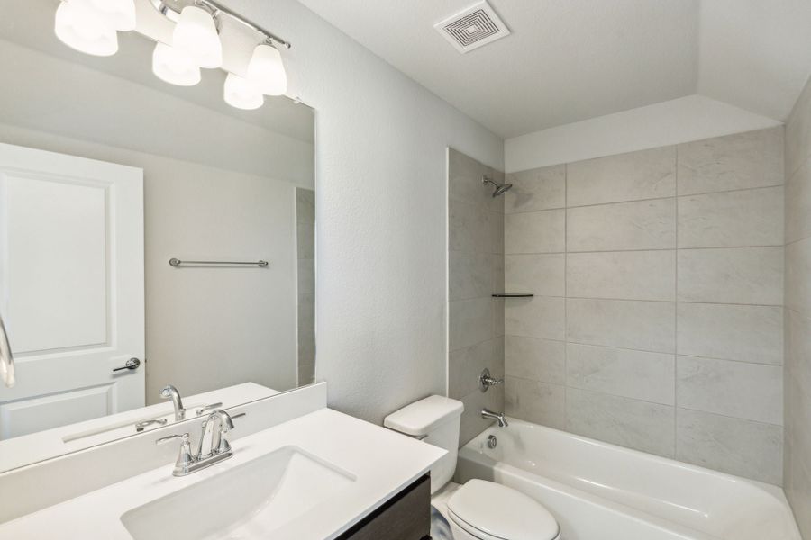 Furnished interior view inside a new home in Dove Hollow, Waxahachie (Image 6).