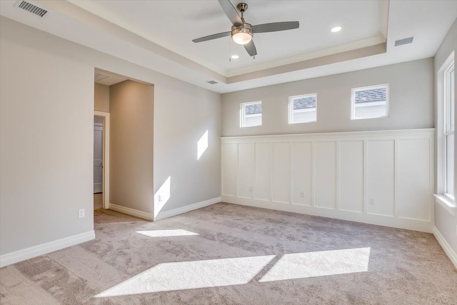Spacious, unfurnished interior of a new home in The Courtyards at Cornerstone, Andover (Image 11).