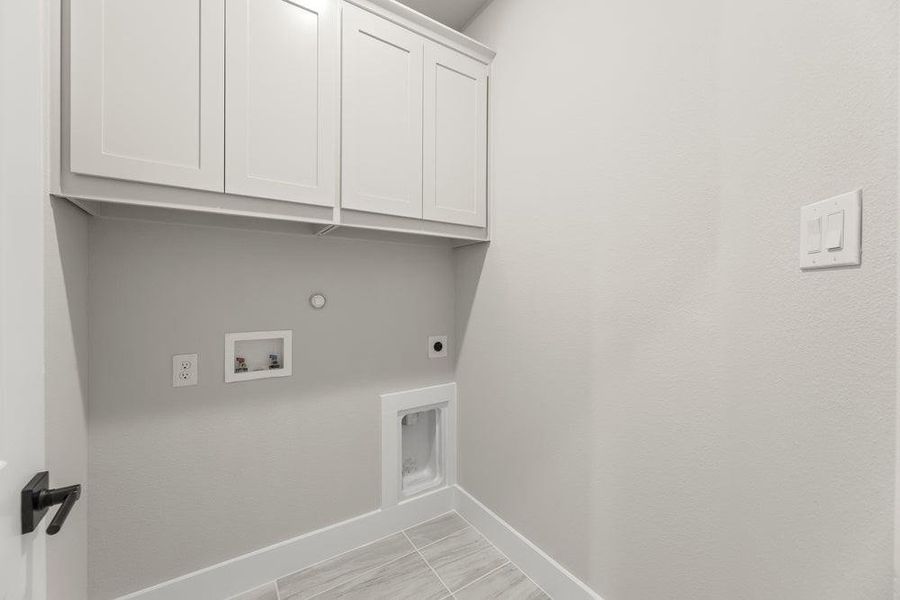 Spacious, unfurnished interior of a new home in Valencia on The Lake, Little Elm (Image 12). Spacious, unfurnished interior of a new home in Valencia on The Lake, Little Elm (Image 12).