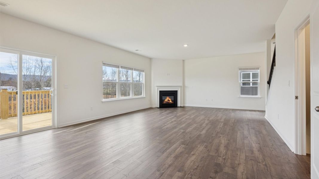 Spacious, unfurnished interior of a new home in Whispering Springs, Maryville (Image 17).