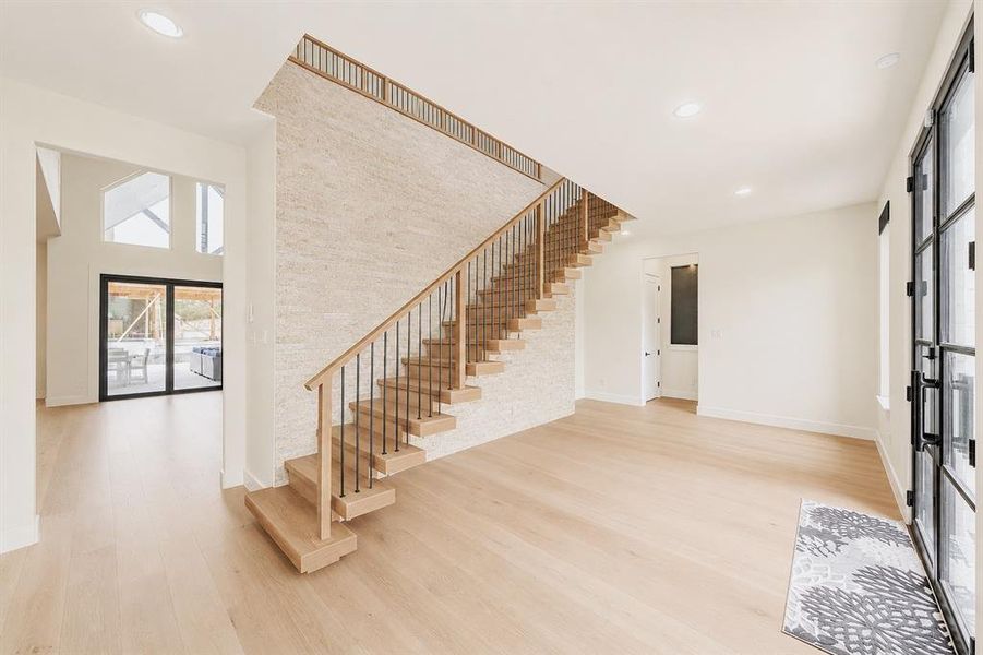 Spacious, unfurnished interior of a new home in , Aledo (Image 23).
