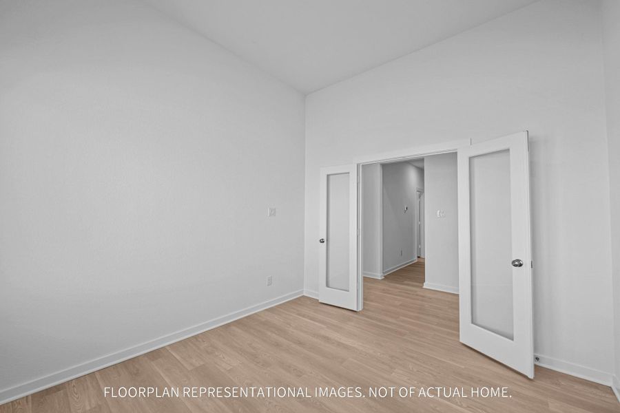 Spacious, unfurnished interior of a new home in Lone Star Landing, Montgomery (Image 9).