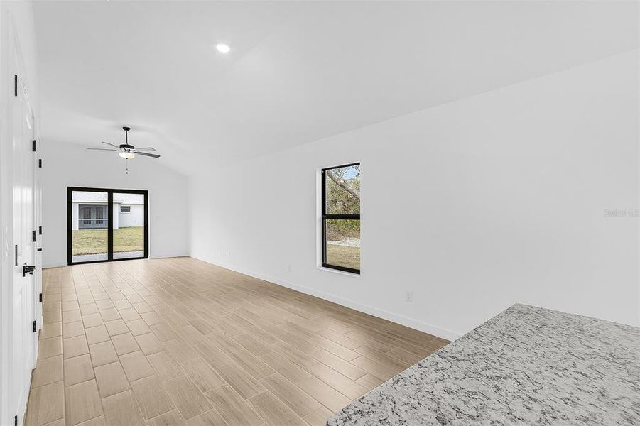 Spacious, unfurnished interior of a new home in Port Charlotte, North Port (Image 10).