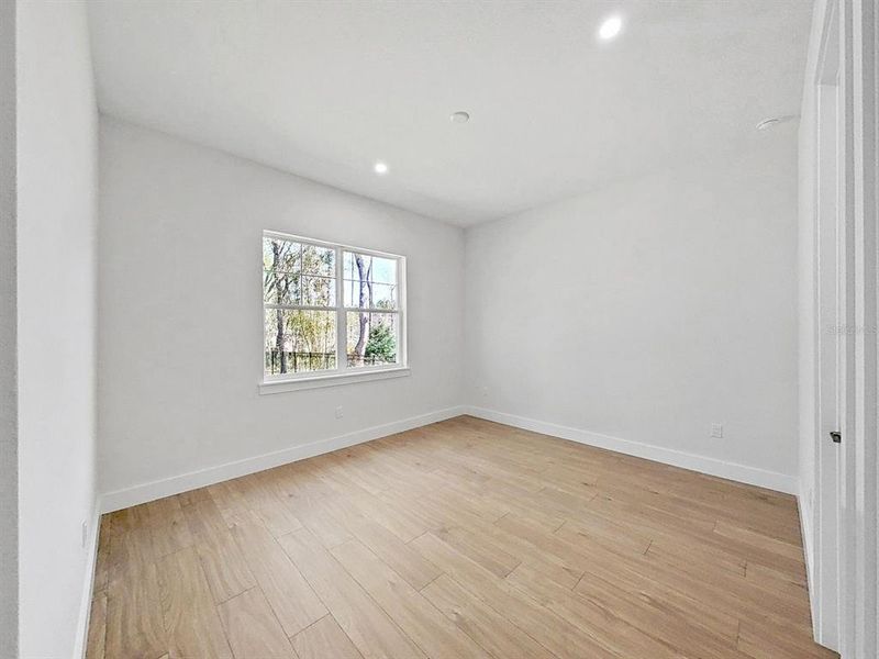 Spacious, unfurnished interior of a new home in Southern Hills Plantation, Brooksville (Image 21).