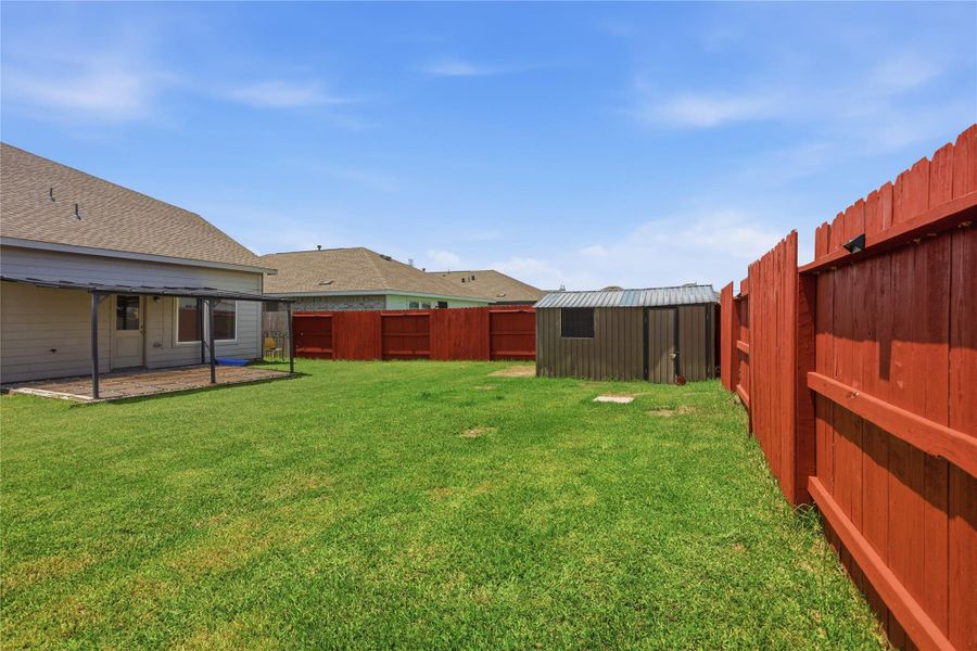 View of the huge back yard.
