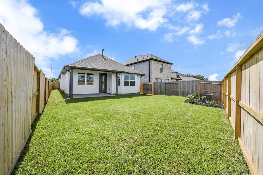 Exterior details and patio area of a home in Sienna 40', Missouri City (Image 19). Exterior details and patio area of a home in Sienna 40', Missouri City (Image 19).