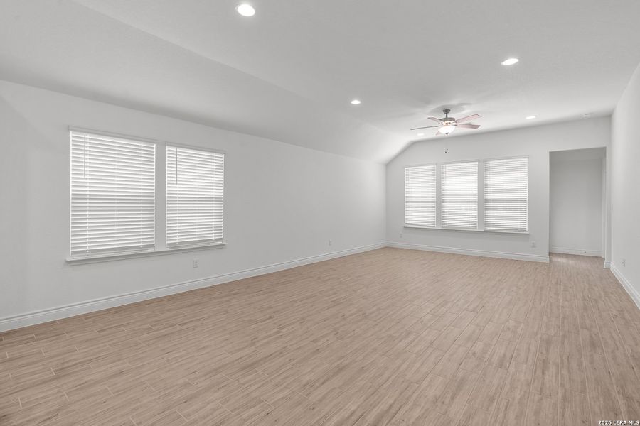 Spacious, unfurnished interior of a new home in Legacy at Lake Dunlap, New Braunfels (Image 19).