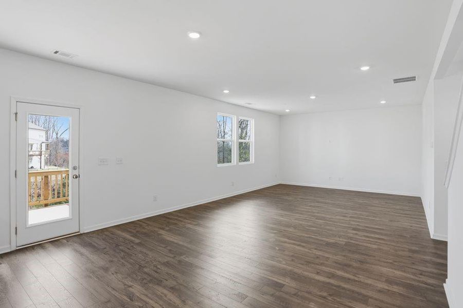 Spacious, unfurnished interior of a new home in Falls Creek, Flowery Branch (Image 25).