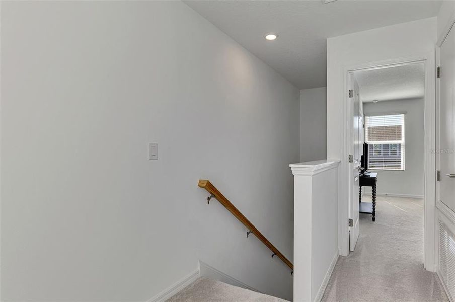 Spacious, unfurnished interior of a new home in , Sarasota (Image 32).