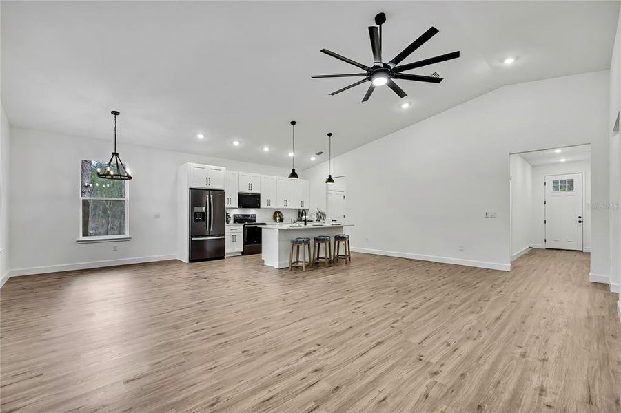 Spacious, unfurnished interior of a new home in , Weeki Wachee (Image 52).