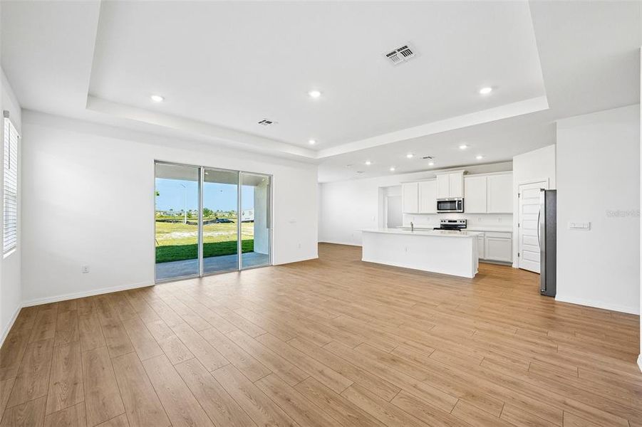 Spacious, unfurnished interior of a new home in , Lakeland (Image 19).