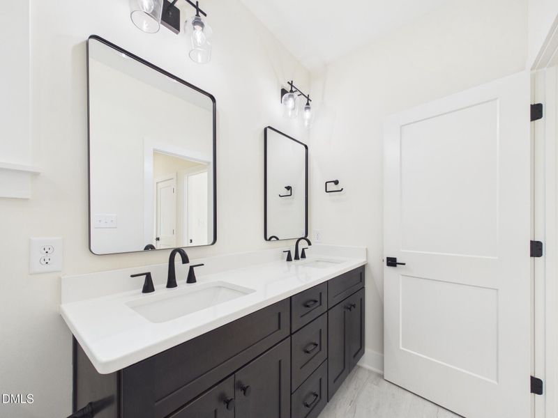 CAM01608G0-PR0128-STILL053