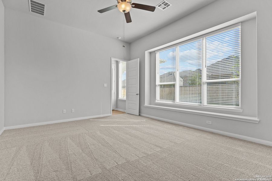 Spacious, unfurnished interior of a new home in Mayfair 50', New Braunfels (Image 28).