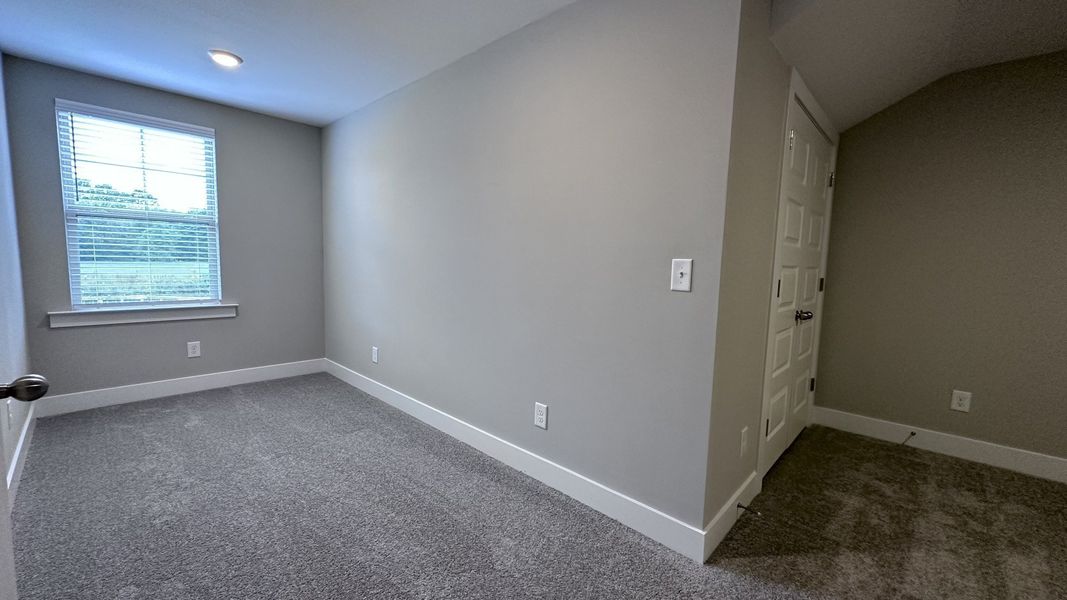 Spacious, unfurnished interior of a new home in Veterans Cove, Murfreesboro (Image 37).