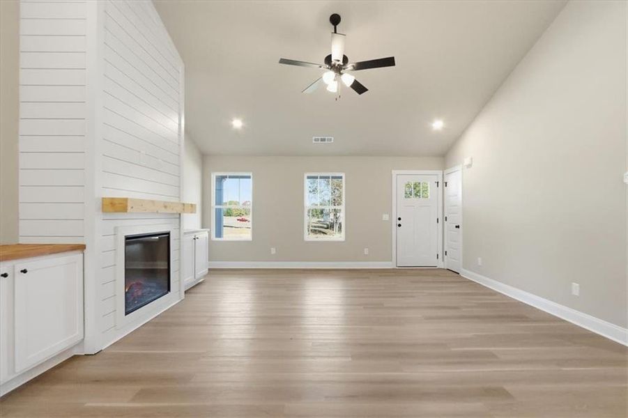 Spacious, unfurnished interior of a new home in , Hartwell (Image 34).