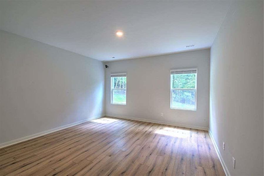 Spacious, unfurnished interior of a new home in The Woodlands Preserve, Jackson (Image 40).