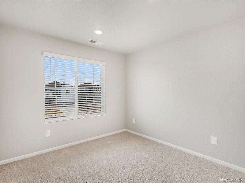Spacious, unfurnished interior of a new home in Lake Bluff, Greeley (Image 22).
