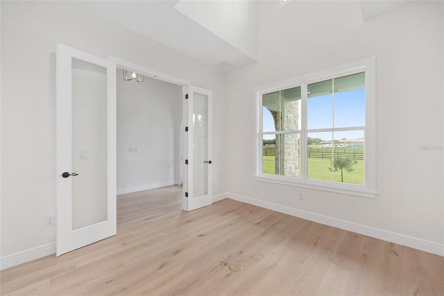 Spacious, unfurnished interior of a new home in , Ocala (Image 21).