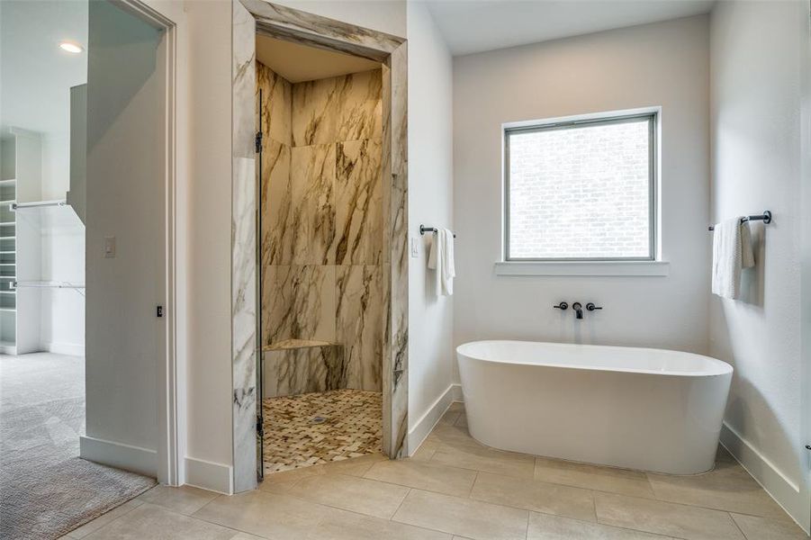 BUILDER MODEL - Photo is representation of potential build out options BUILDER MODEL - Photo is representation of potential build out options