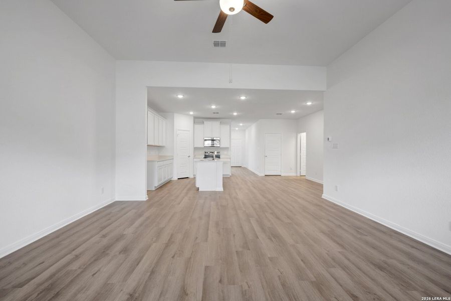 Spacious, unfurnished interior of a new home in Greenspoint Heights, Seguin (Image 35).