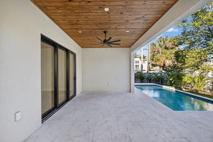 Exterior details and patio area of a home in , Tampa (Image 4).