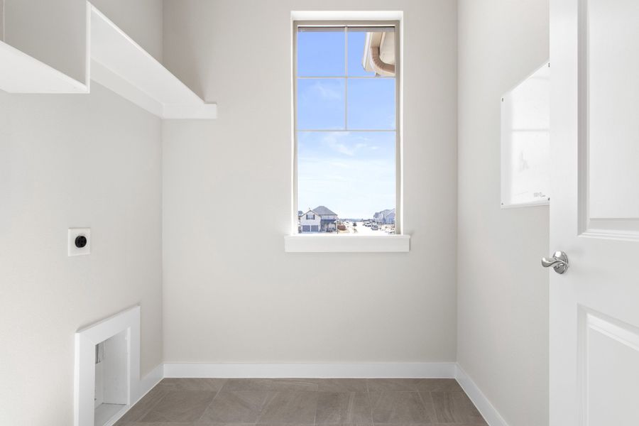 Spacious, unfurnished interior of a new home in Wildridge, Oak Point (Image 26).