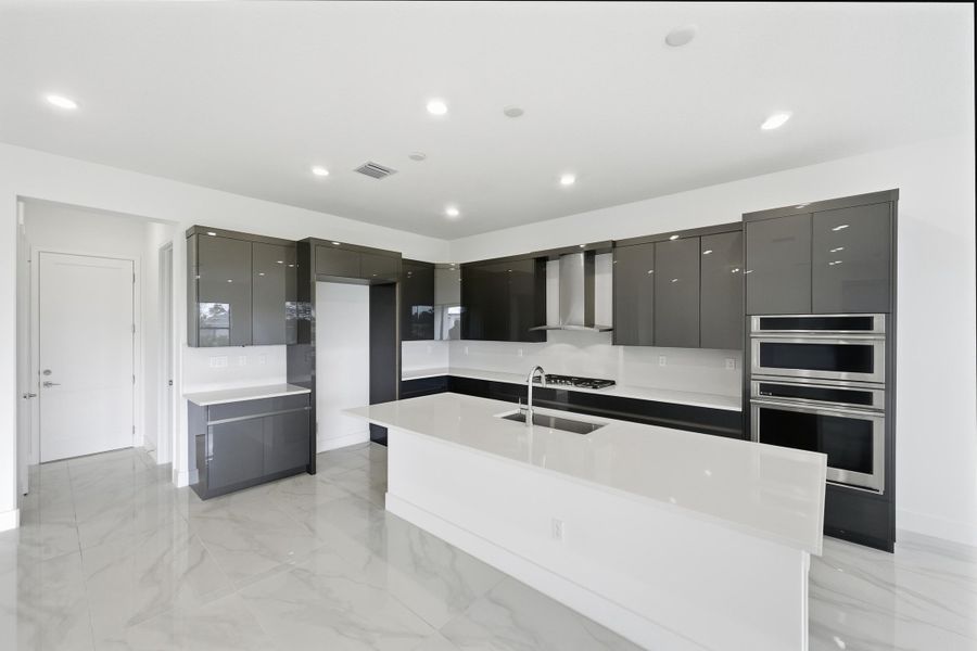 Prices, dimensions and features may vary and are subject to change. Photos are for illustrative purposes only.