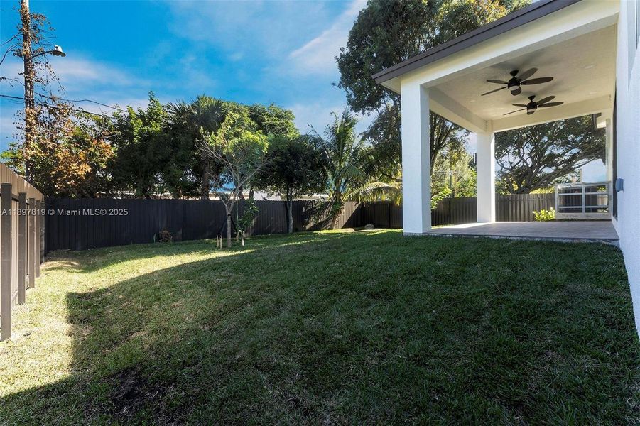 Exterior details and patio area of a home in , North Miami (Image 24).