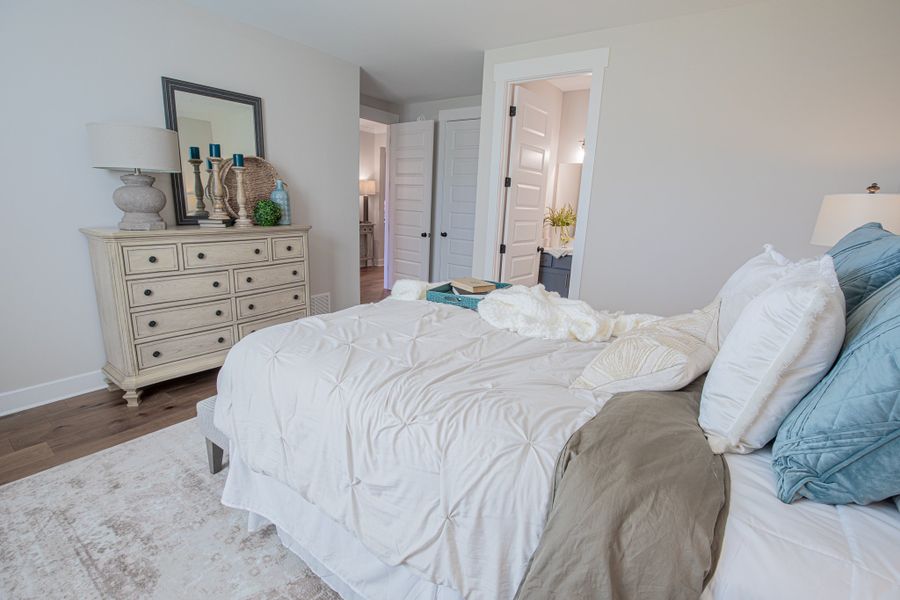 Representative furnished interior of a home built from the Huntington by Grant & Co in White Oak, Arlington (Image 28).