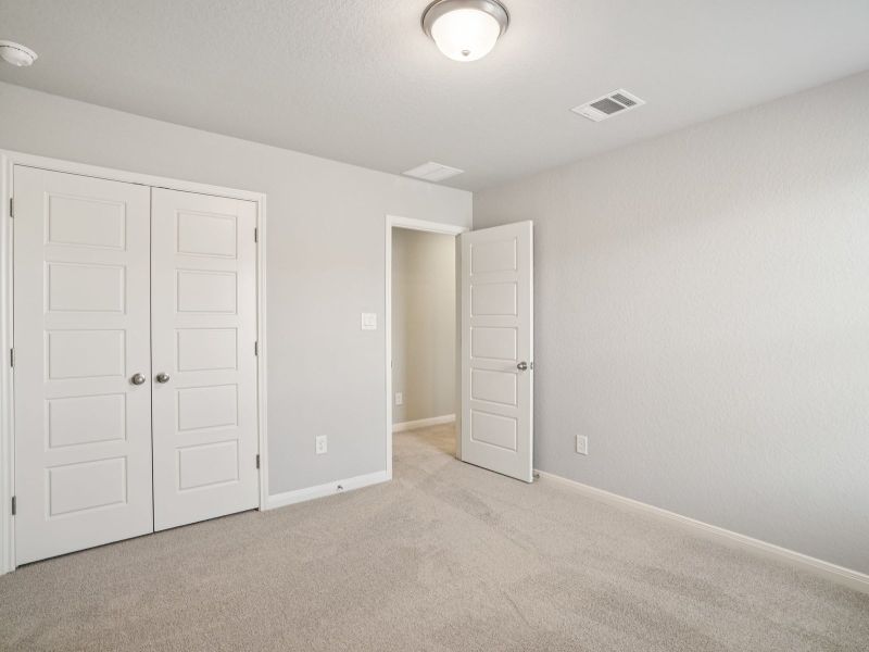 Spacious, unfurnished interior of a new home in Lark Canyon, New Braunfels (Image 26).