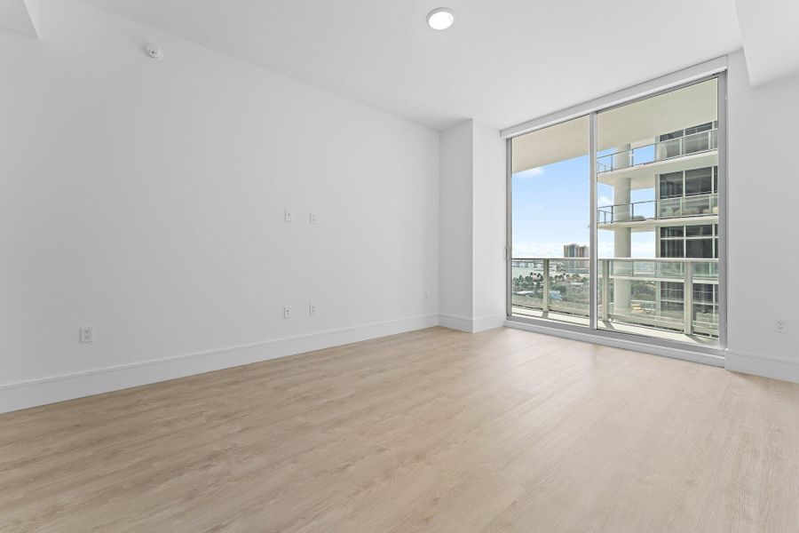 048-220LakeShoreDr-1219-WestPalmBeach-SM