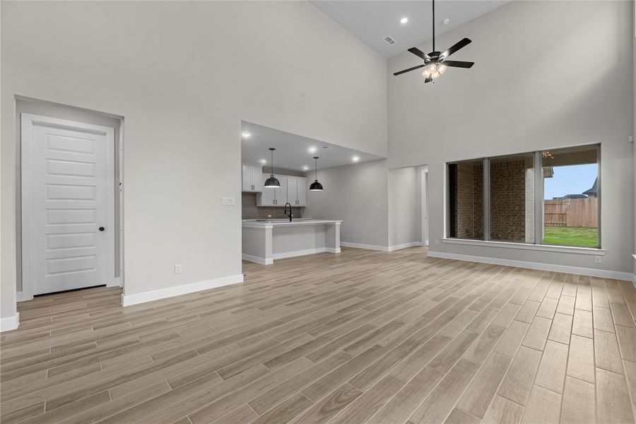 Spacious, unfurnished interior of a new home in Elyson, Katy (Image 14).