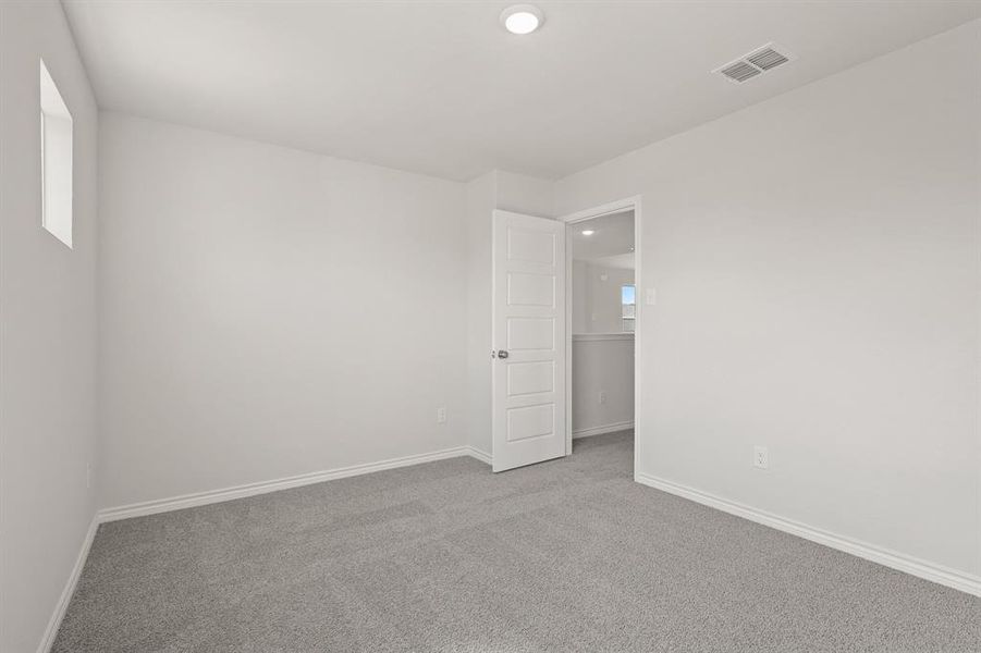 Spacious, unfurnished interior of a new home in Sycamore Landing, Fort Worth (Image 9).