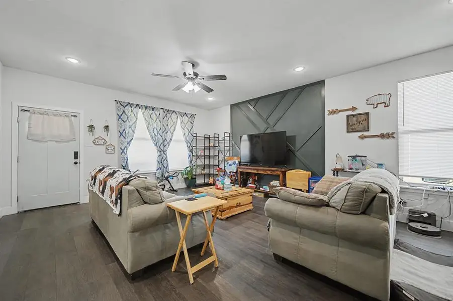 Furnished interior view inside a new home in , Malakoff (Image 10).