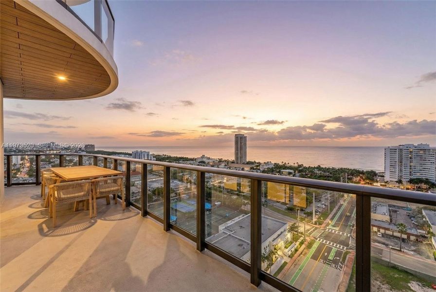 Condo located in Miami, FL showcasing its design and architecture (Image 22).