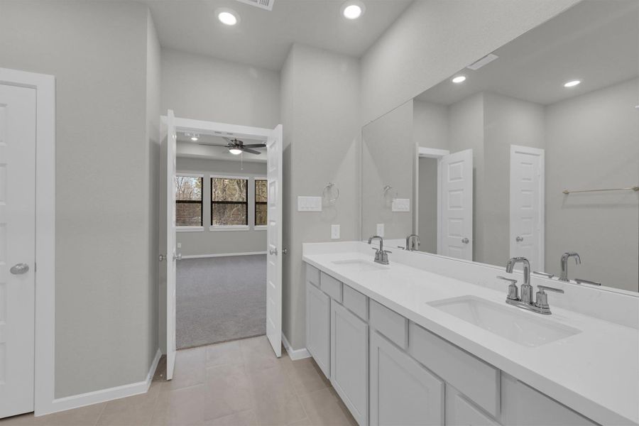 Furnished interior view inside a new home in Summer Place  35', Montgomery (Image 31).